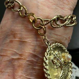 Vintage 1950’s bracelet with 2 clasps